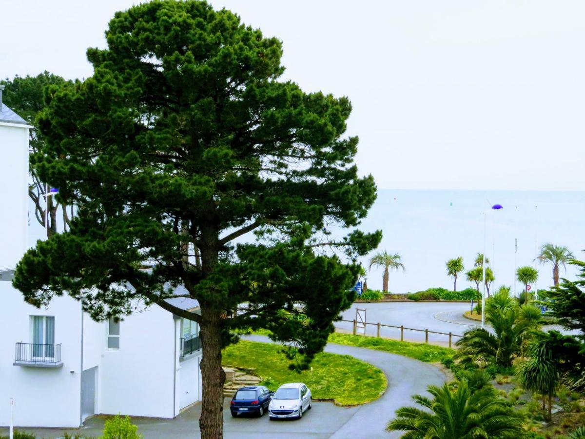 Le STUDIO LA PLAGE 3 ETOILES face à la mer Bénodet Extérieur photo